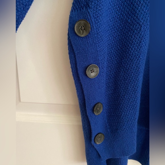 Lord + Taylor Sweater - Picture 4 of 4